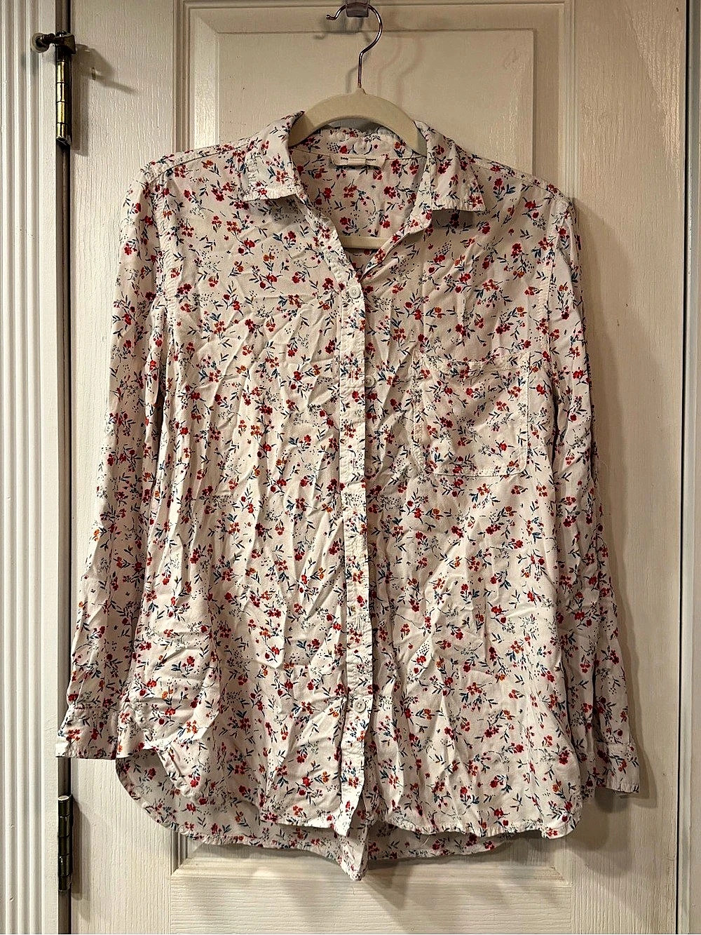 beachlunchlounge Floral Button Down Blouse in White & Red Size XS